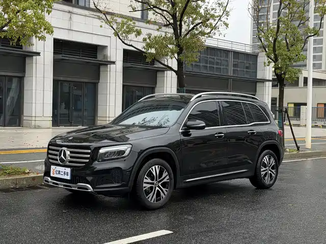 MERCEDES-BENZ GLB