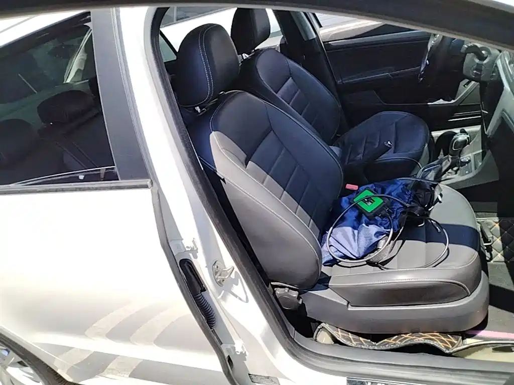 Volkswagen Lavida 2017 1.6L Automatic Comfort Edition фото 25