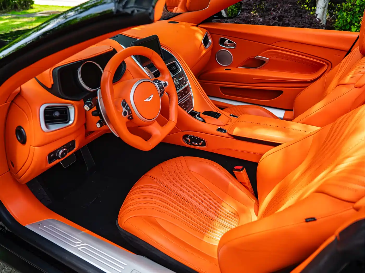 Aston Martin DB11 2023 4.0T V8 Volante фото 10