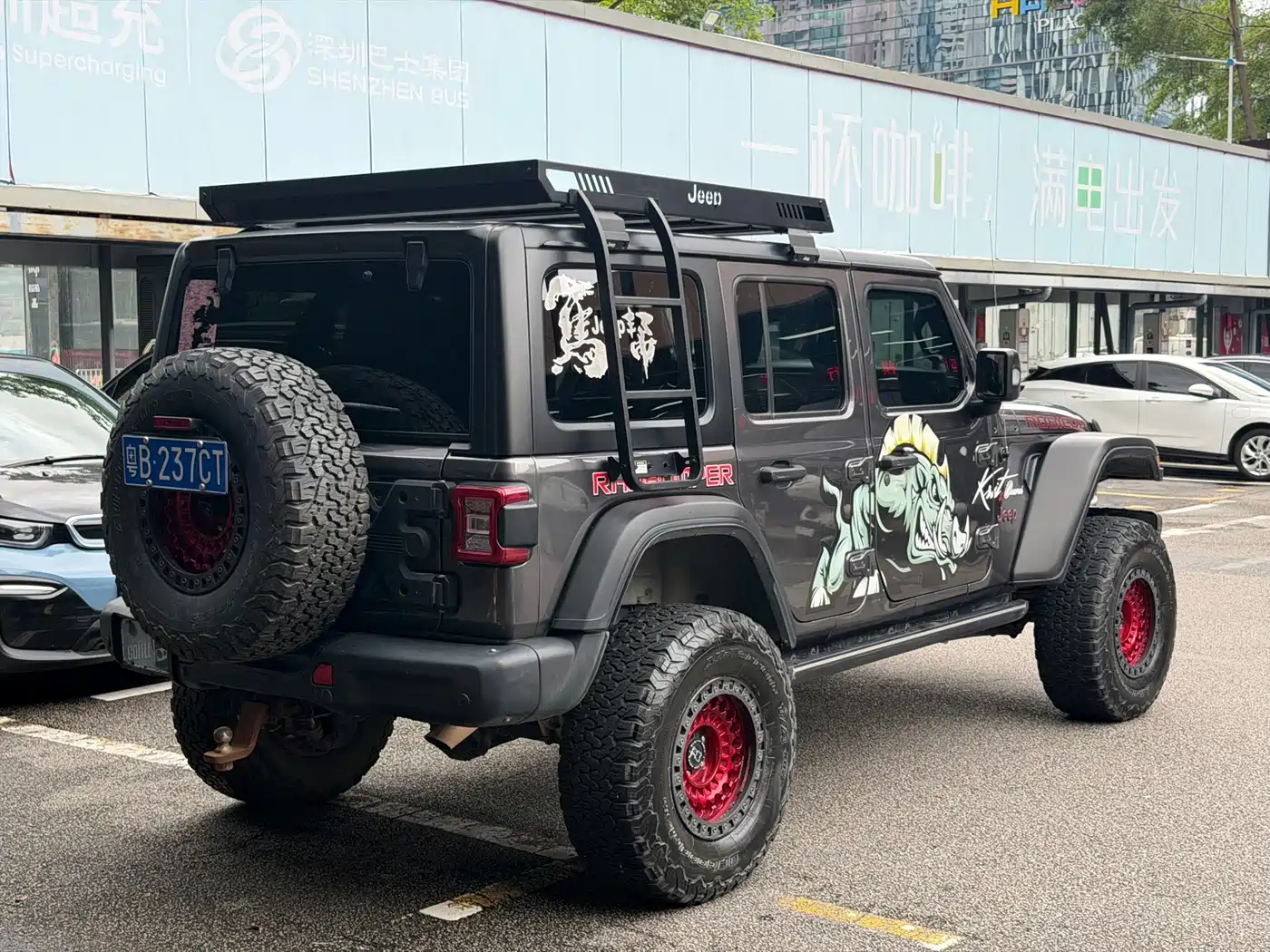 Photo 8 - Jeep Wrangler