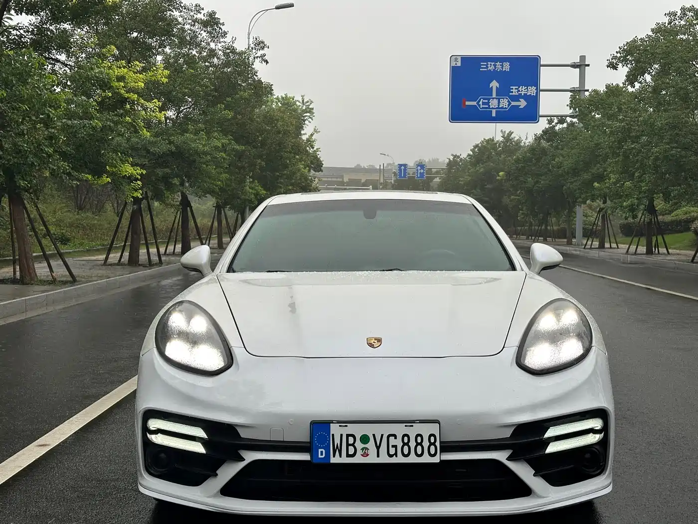 Porsche Panamera 2010 Panamera 4 3.6L фото 2