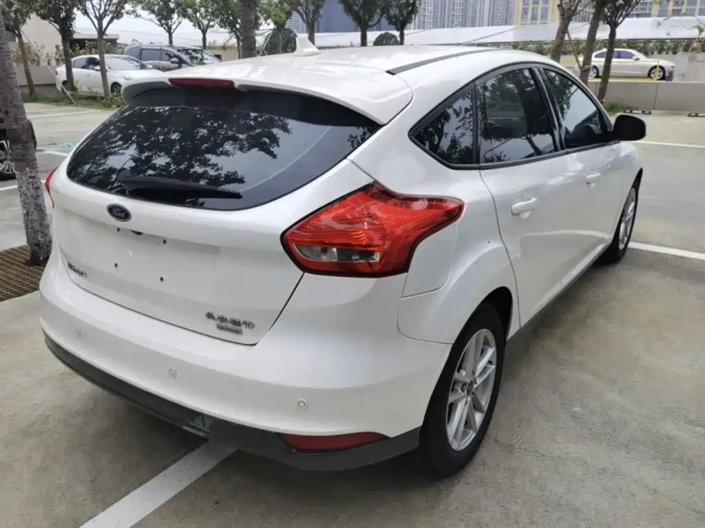Фото 7 - Ford Focus