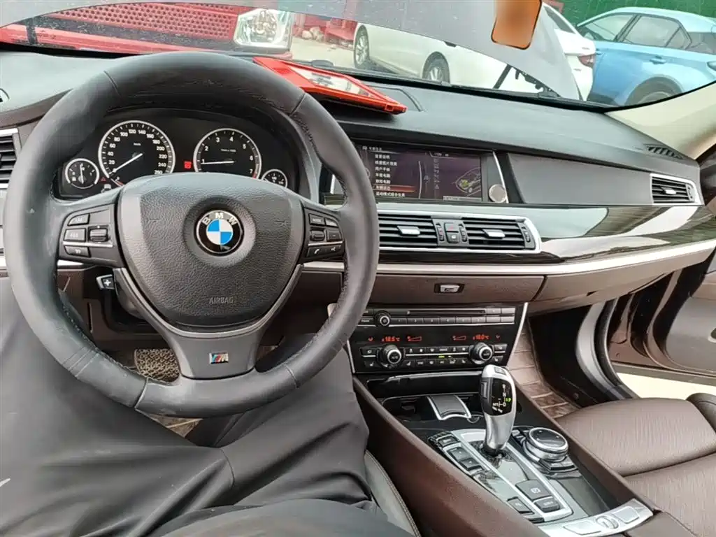 BMW 5 Series GT 2014 528i Luxury фото 10