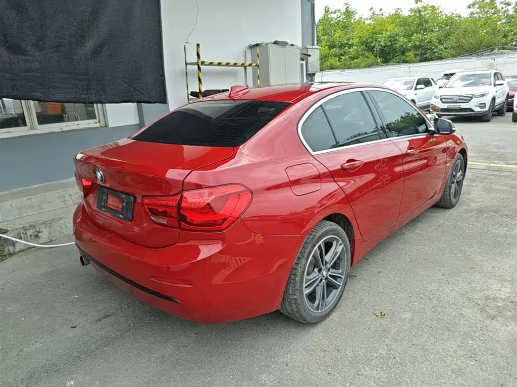 BMW 1 Series 2018 118i Sport Edition фото 7