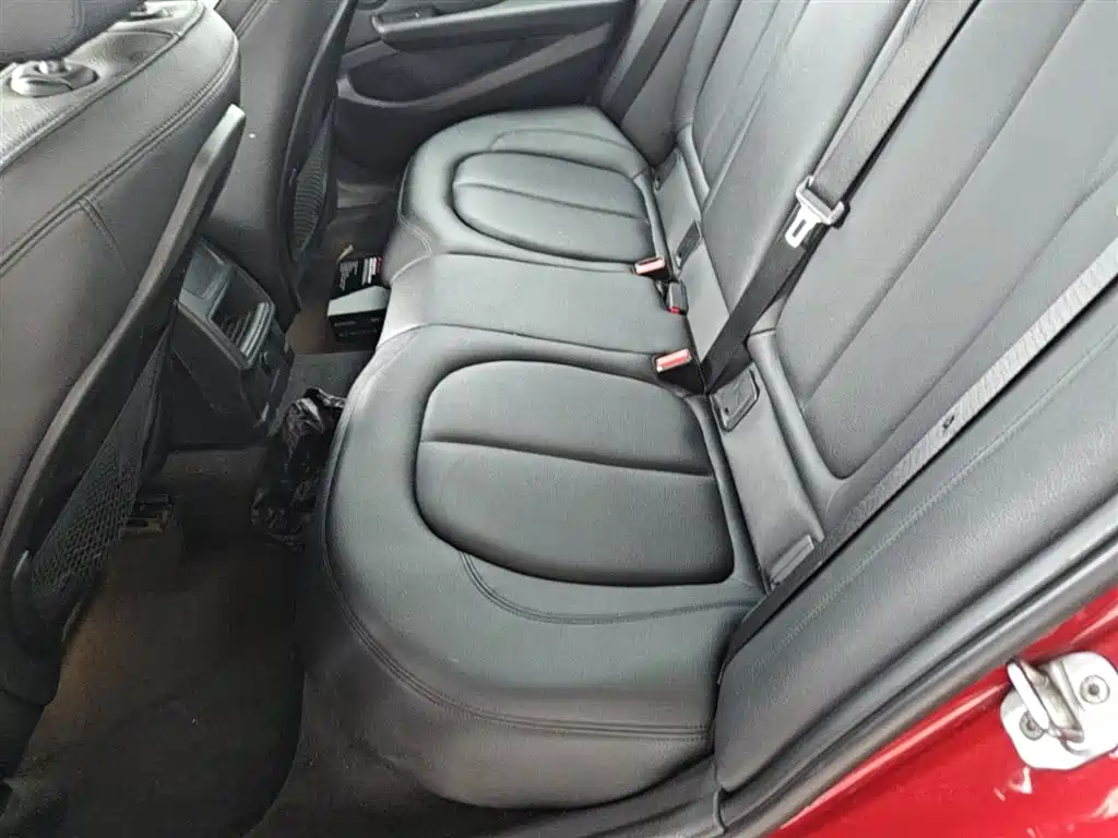 BMW 1 Series 2018 118i Sport Edition фото 17