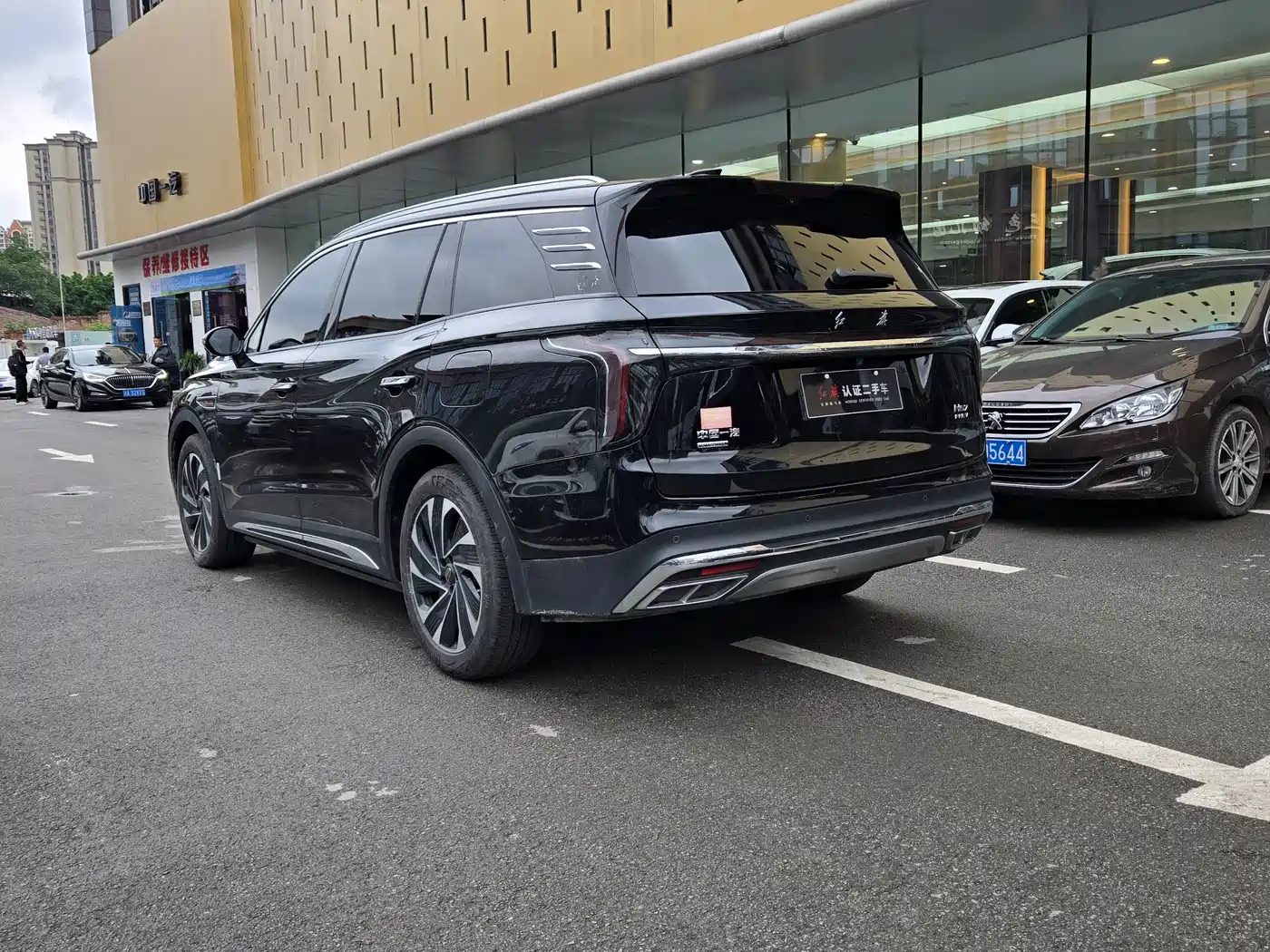 Hongqi HS7 PHEV 2024 2.0T PHEV AWD Flagship 6-Seater фото 4