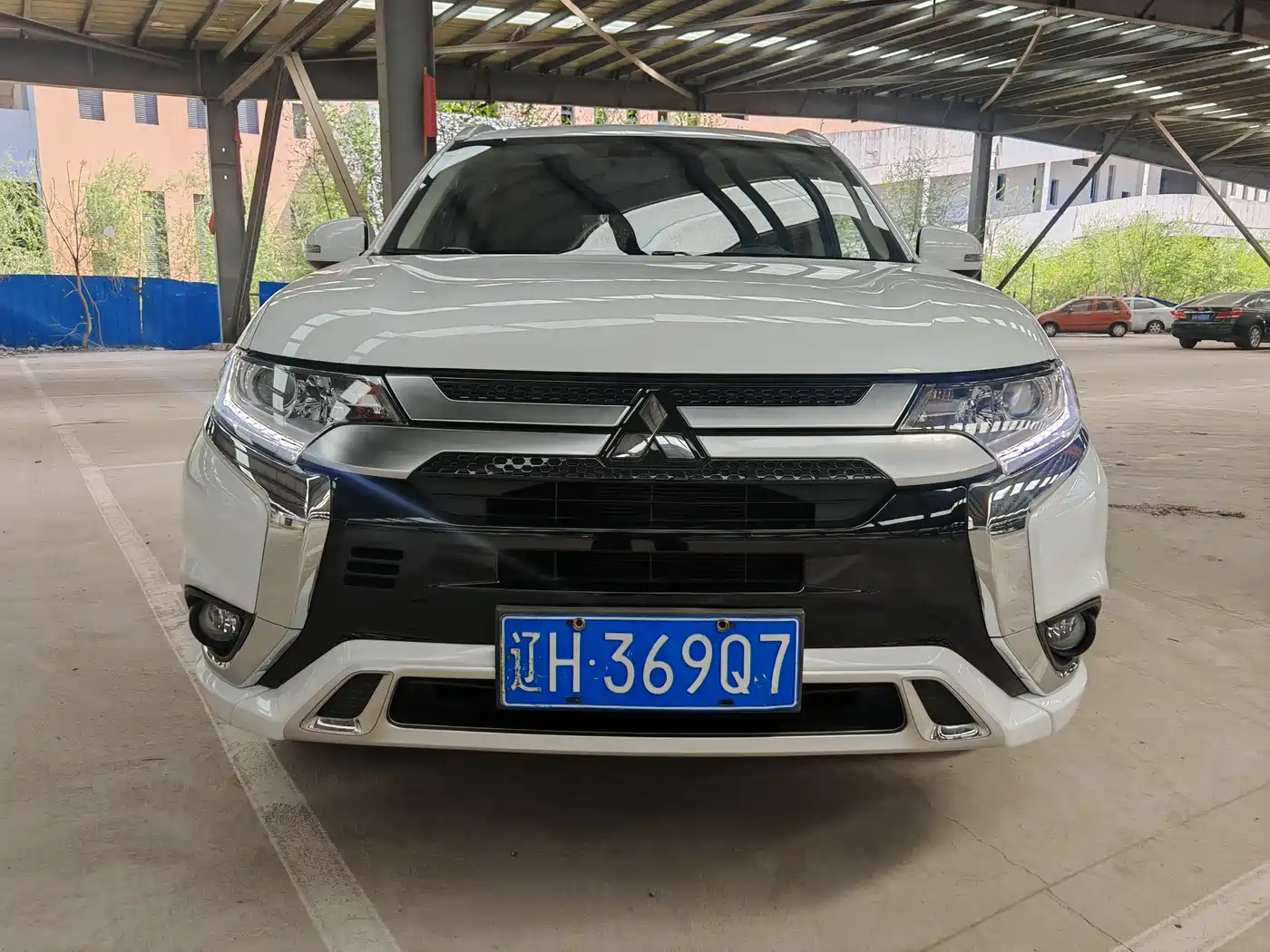 MITSUBISHI OUTLANDER