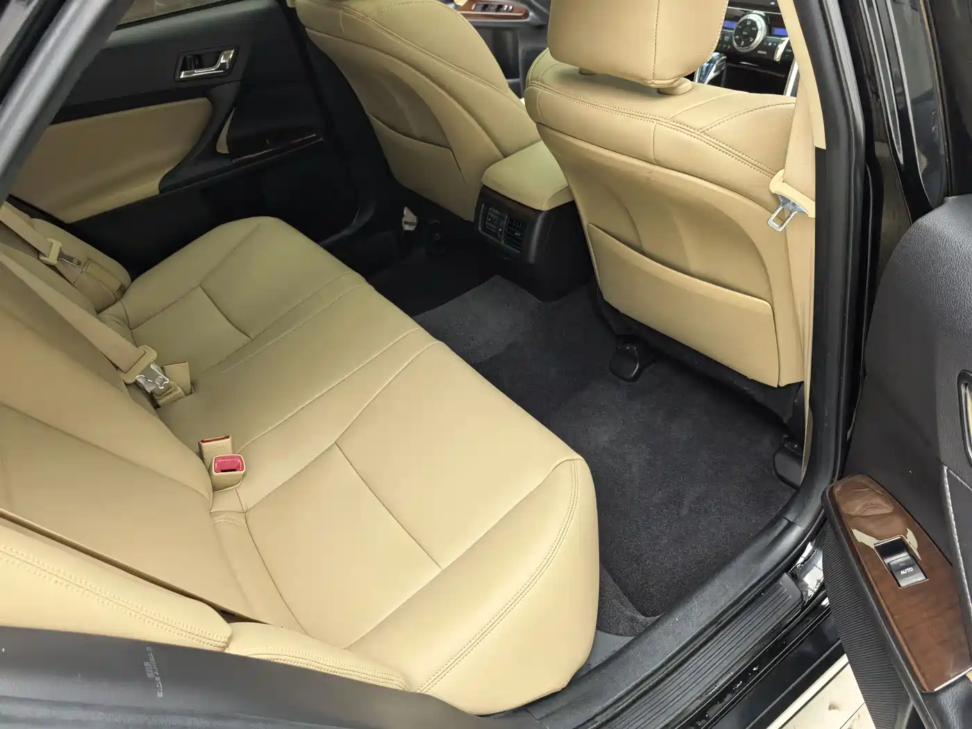 Toyota Reiz 2013 2.5V Premium Edition фото 15
