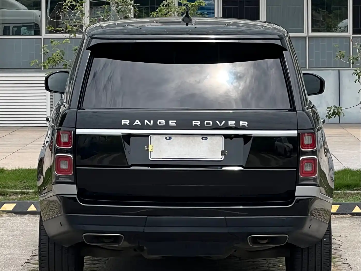 Land Rover Range Rover 2022 3.0 L6 400PS Prestige Genesis Extended Edition фото 5