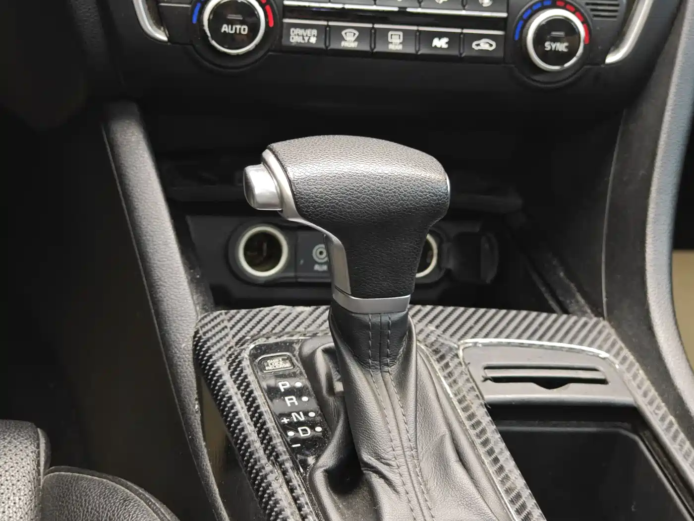 Kia K5 2016 2.0L Hybrid GLS фото 18