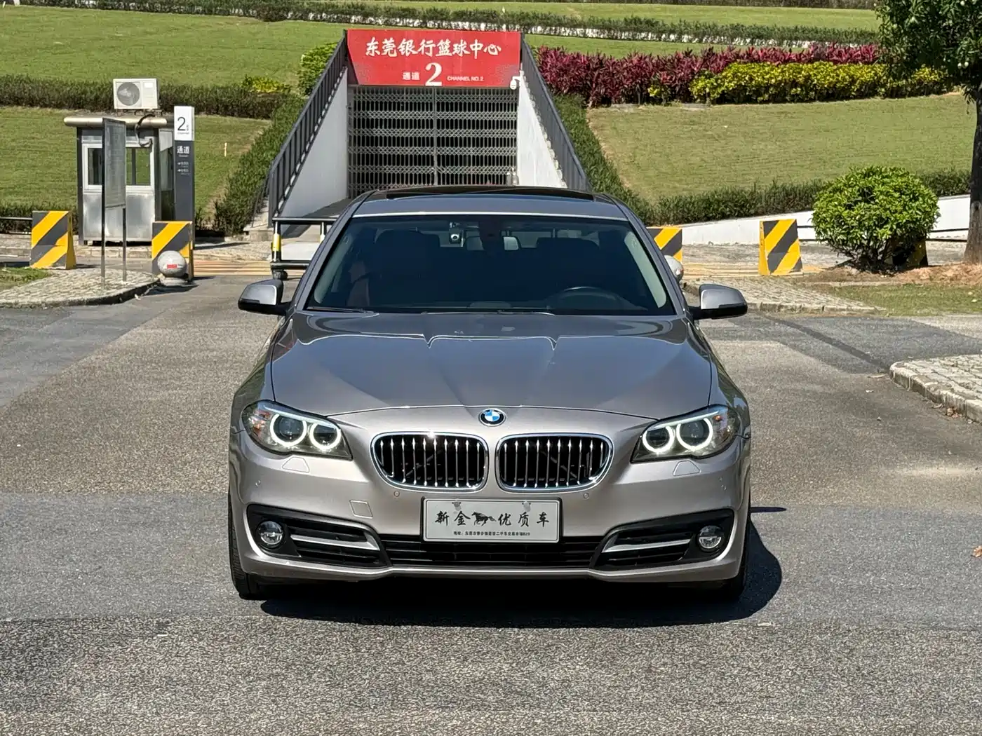 BMW 5 Series 2017 525Li Leading Edition фото 2