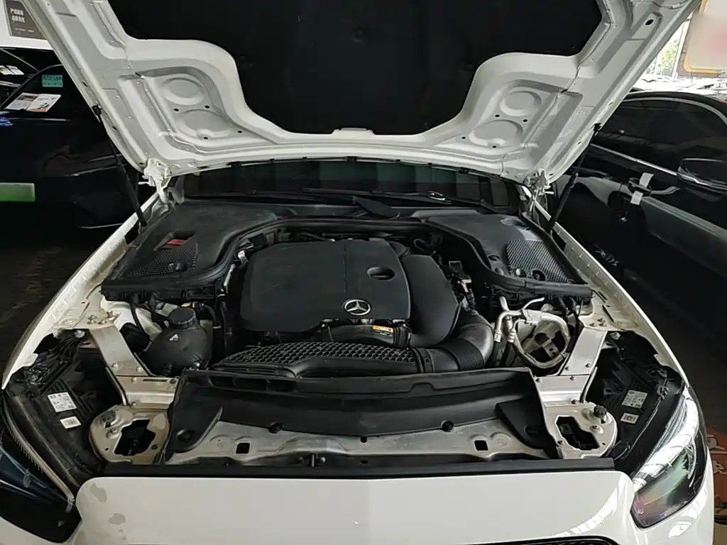 Photo 20 - Mercedes-Benz E-Class