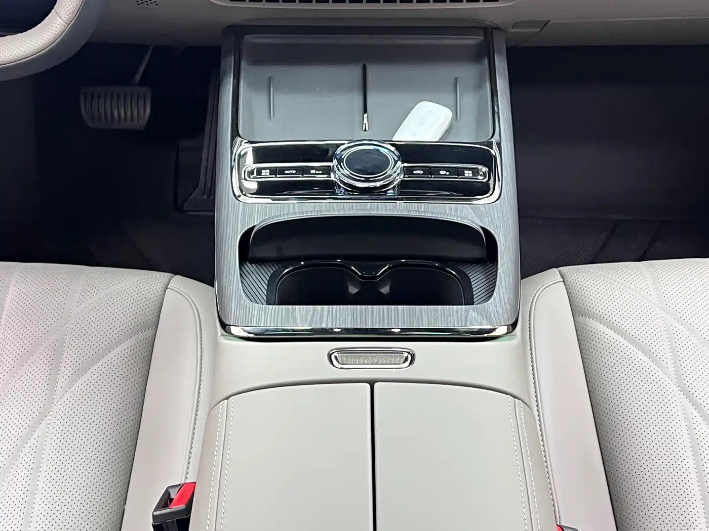 Geely Galaxy Galaxy Xingyao 8 2025 Model 130km EM-i Flagship Edition фото 24