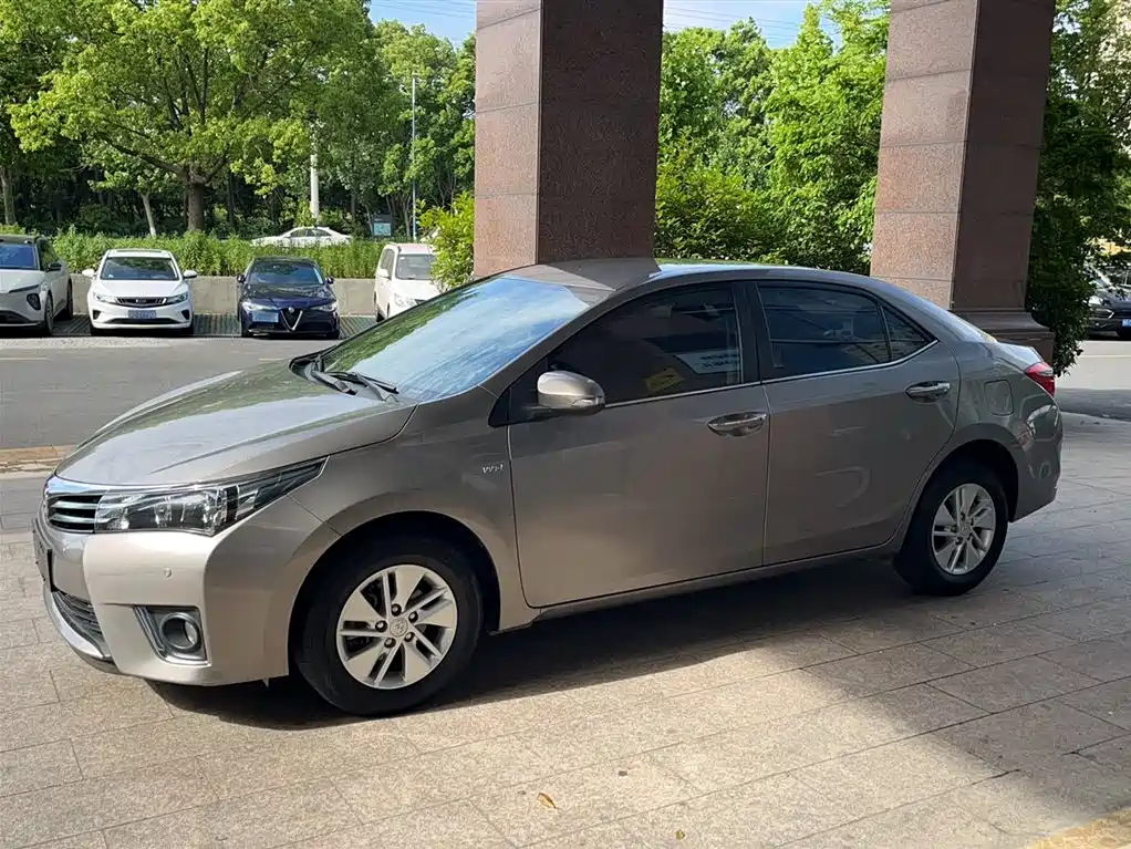 Toyota Corolla 2017 Facelift 1.6L S-CVT GL фото 11