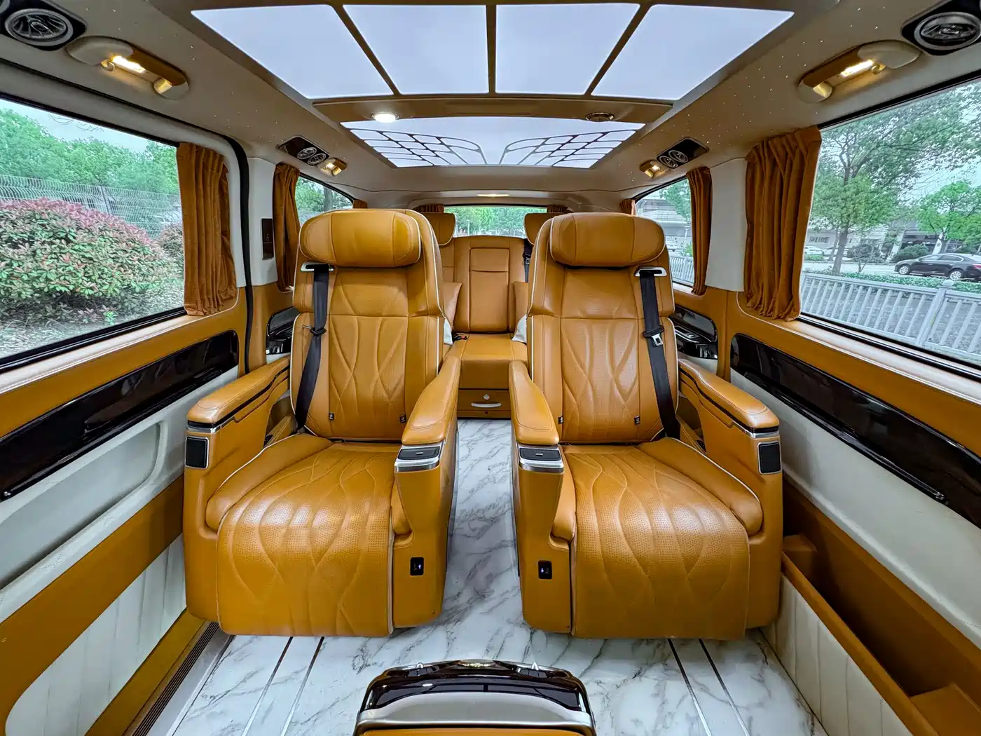 Mercedes-Benz Vito 2023 2.0T Elite 7-Seater фото 12