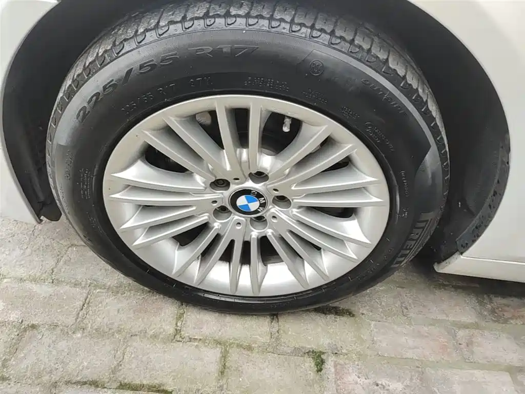 BMW 5 Series 2014 525Li Leading фото 23