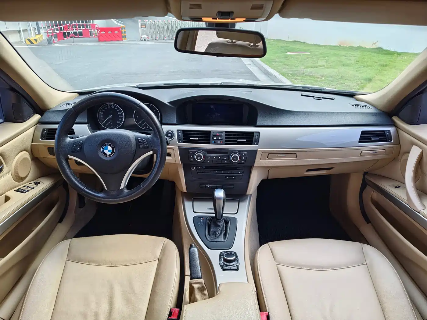 BMW 3 Series 2012 320i Luxury фото 5