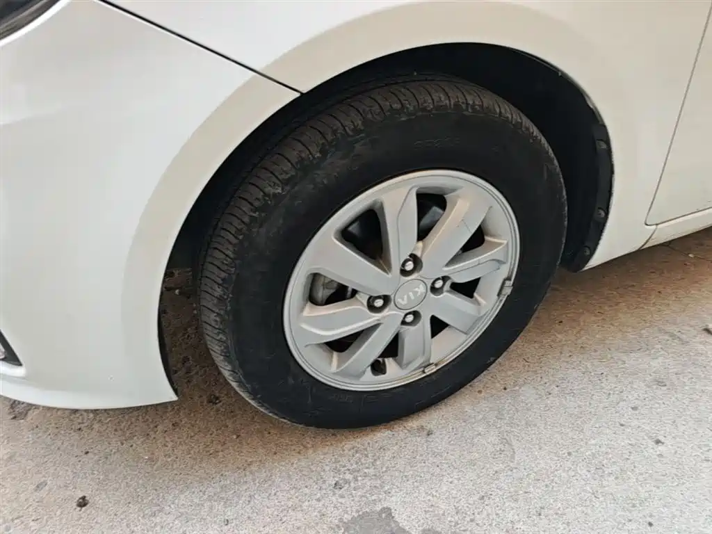 Kia K2 2015 Hatchback 1.4L AT GLS Cool Edition фото 23