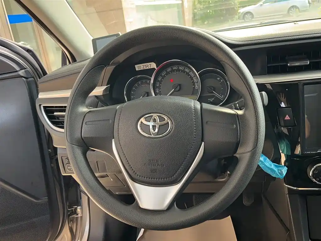 Toyota Corolla 2017 Facelift 1.6L S-CVT GL фото 3