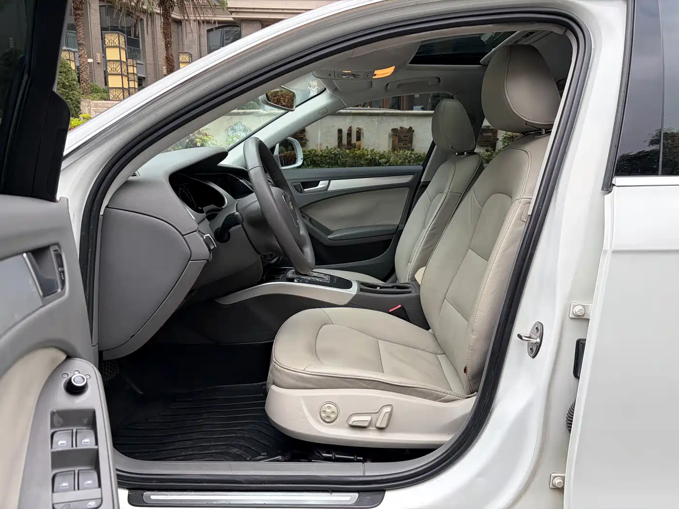Audi A4L 2010 2.0 TFSI Standard фото 7