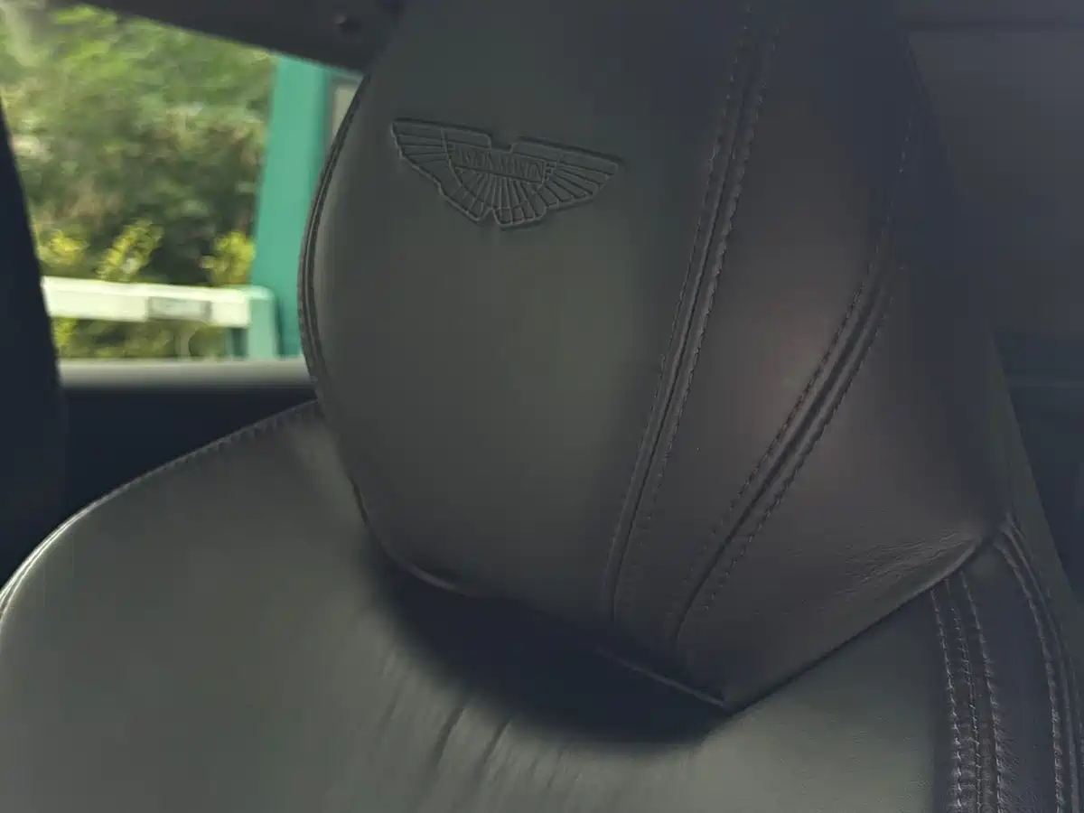 Photo 13 - Aston Martin DBX