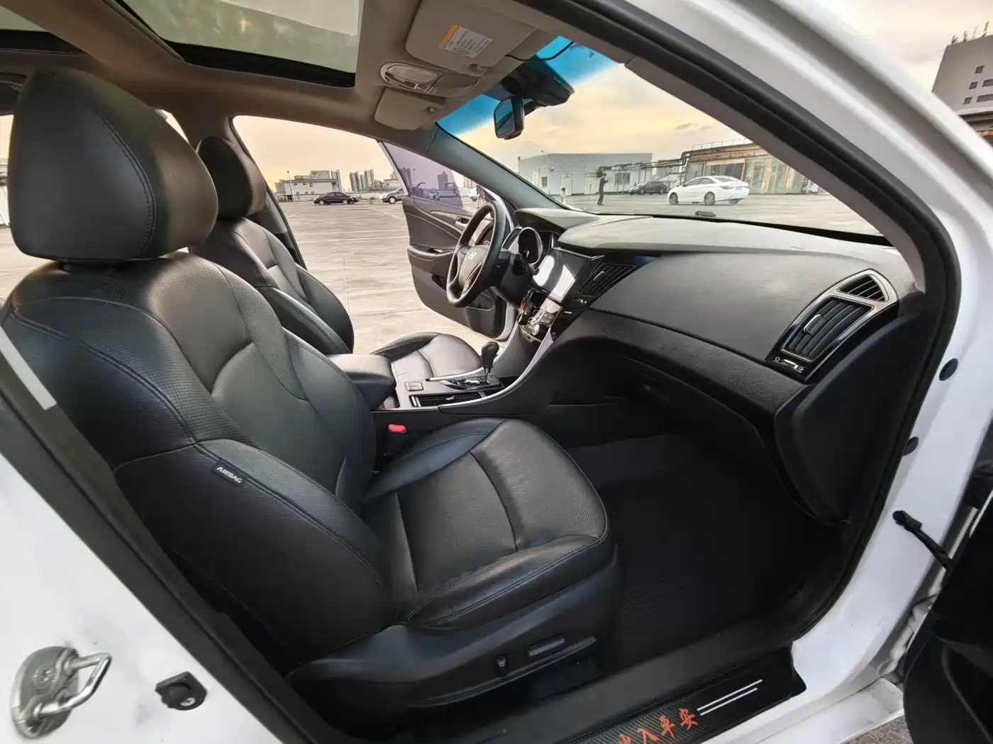Hyundai Sonata 2011 2.0L Automatic Luxury фото 7