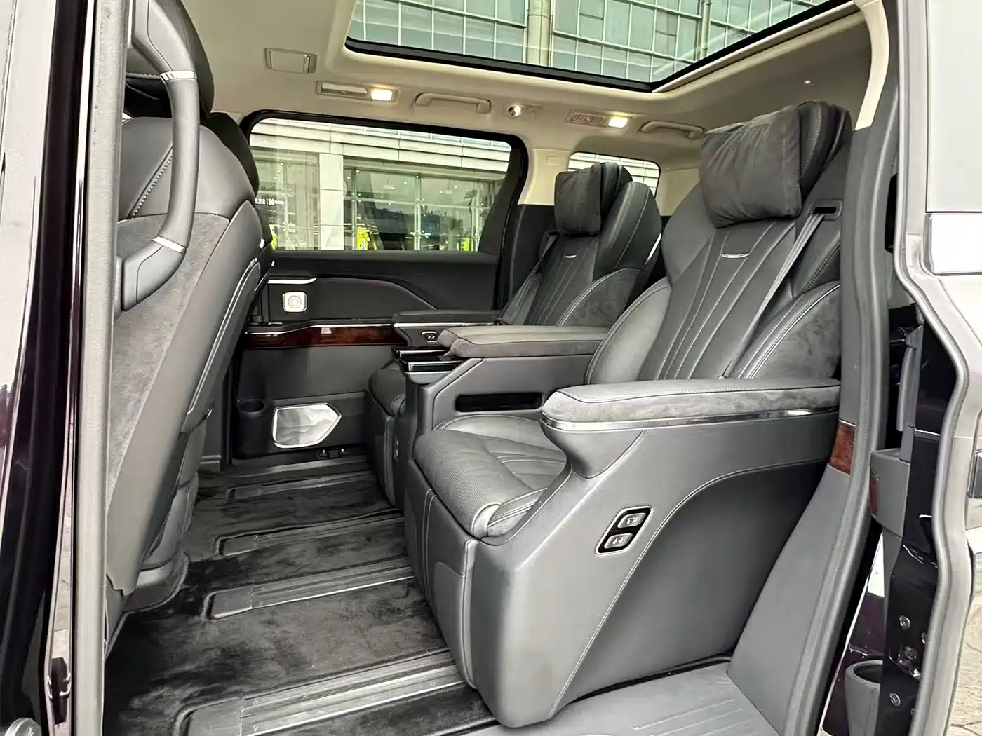 Hongqi HQ9 PHEV 2024 Model 2.0T AWD Luxury Edition фото 8