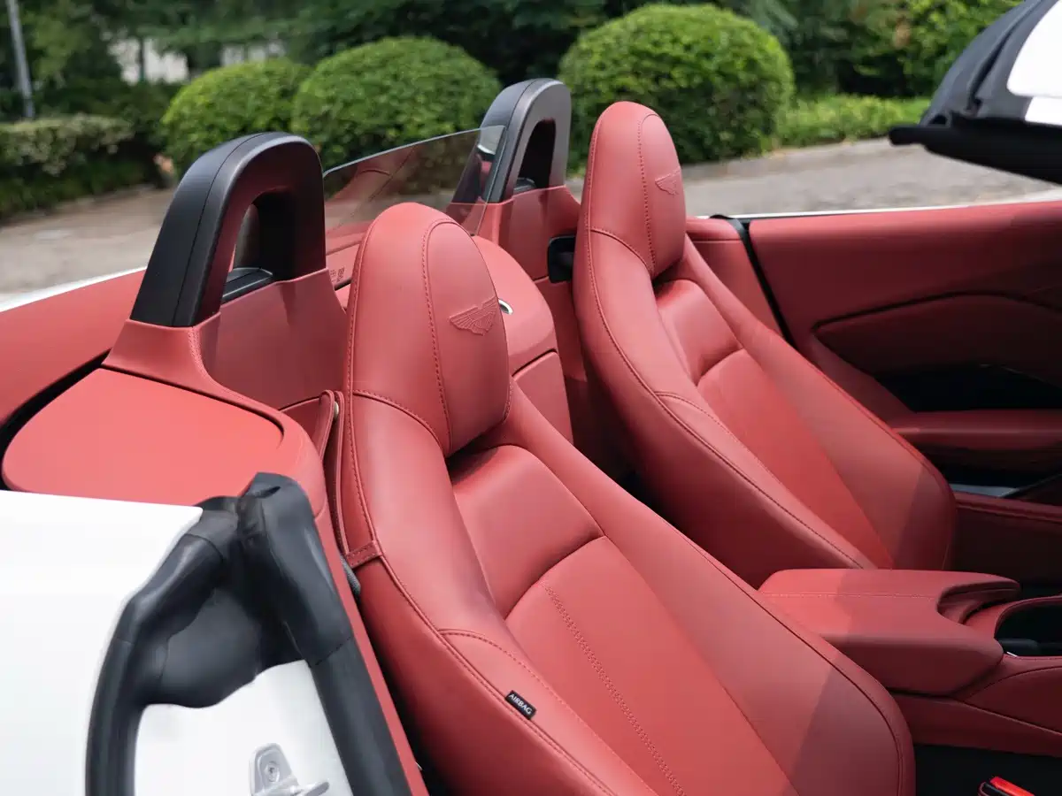 Aston Martin V8 Vantage 2022 2022 4.0T V8 Roadster