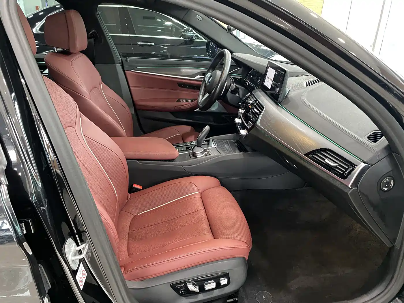 BMW 5 Series 2023 530Li Premium M Sport Package фото 12