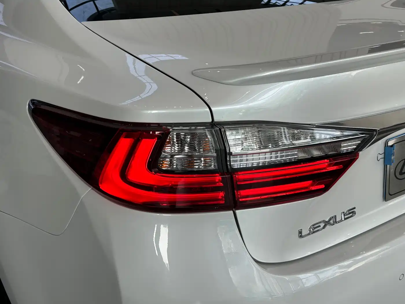 Lexus ES 2015 200 Elite Edition фото 21