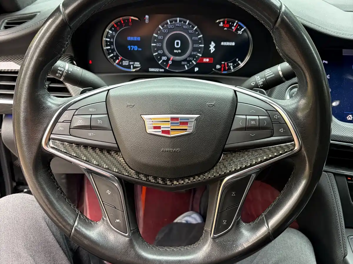 Фото 13 - Cadillac CT6