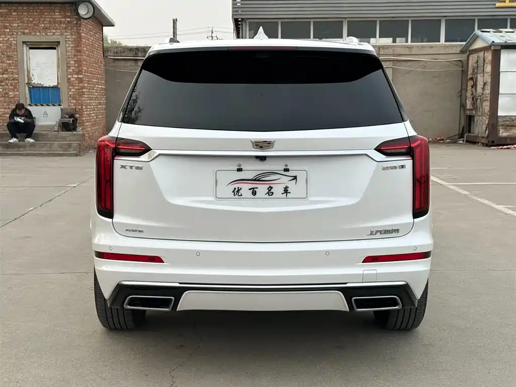 CADILLAC XT6