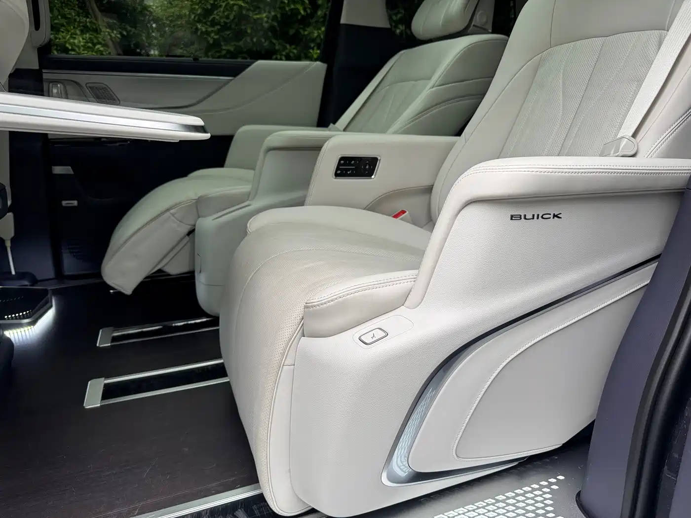 Buick GL8 New Energy 2026 Luzun Premium Luxury Avenir Edition фото 18