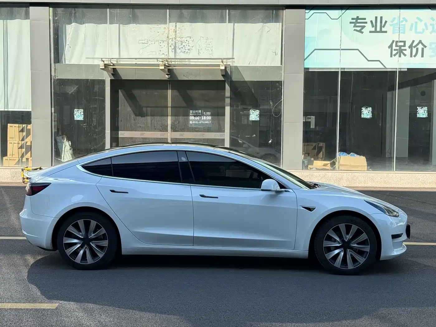 Фото 4 - Tesla Model 3