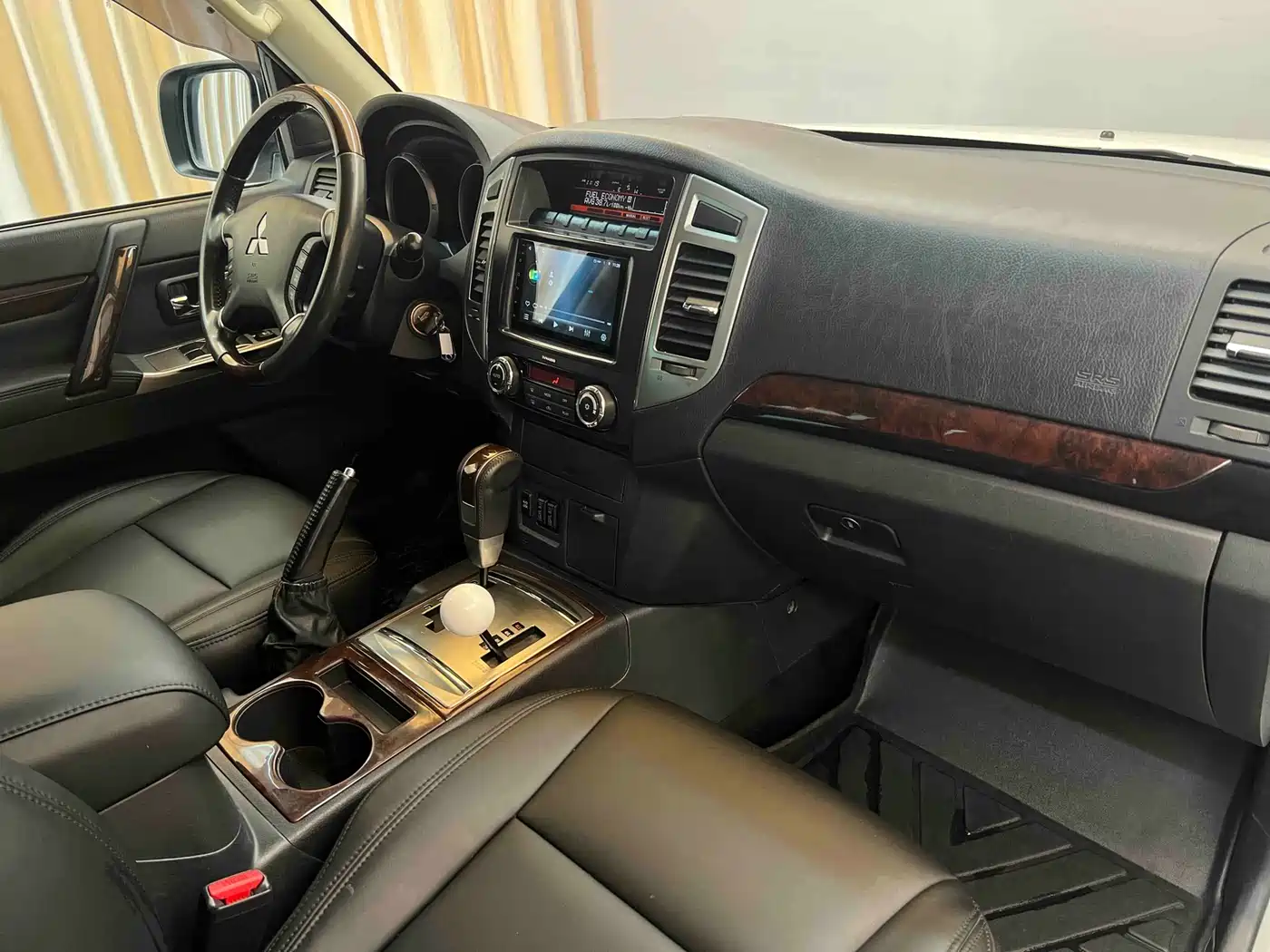 Mitsubishi Pajero (Import) 2016 3.0L Automatic Premium (China V) фото 24