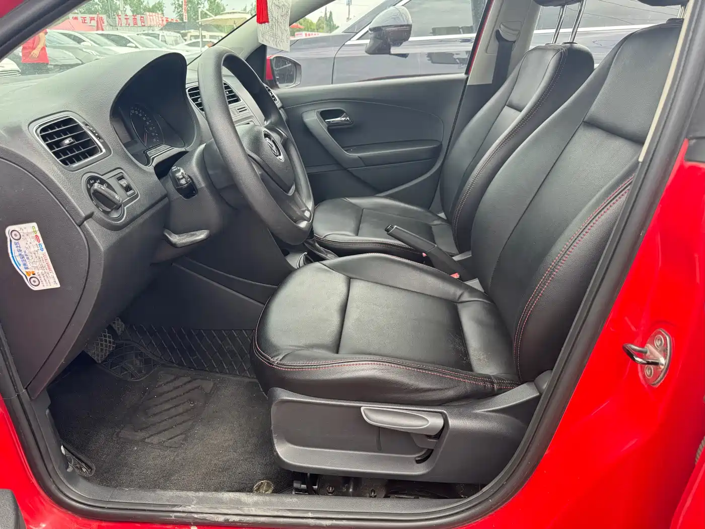 Volkswagen Polo 2014 1.6L Automatic Comfort Edition фото 4