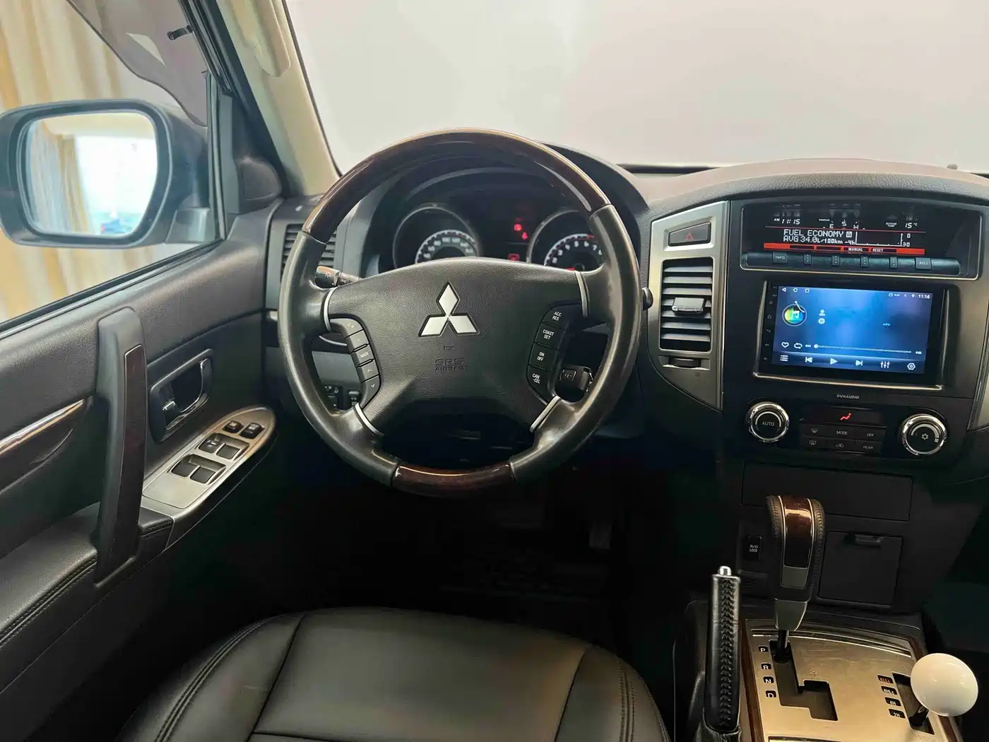 Mitsubishi Pajero (Import) 2016 3.0L Automatic Premium (China V) фото 14