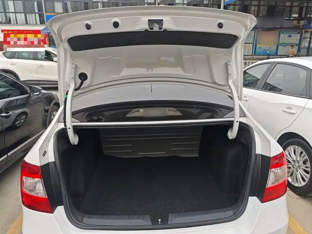 Škoda Rapid 2016 1.6L Automatic Pioneer Edition фото 19