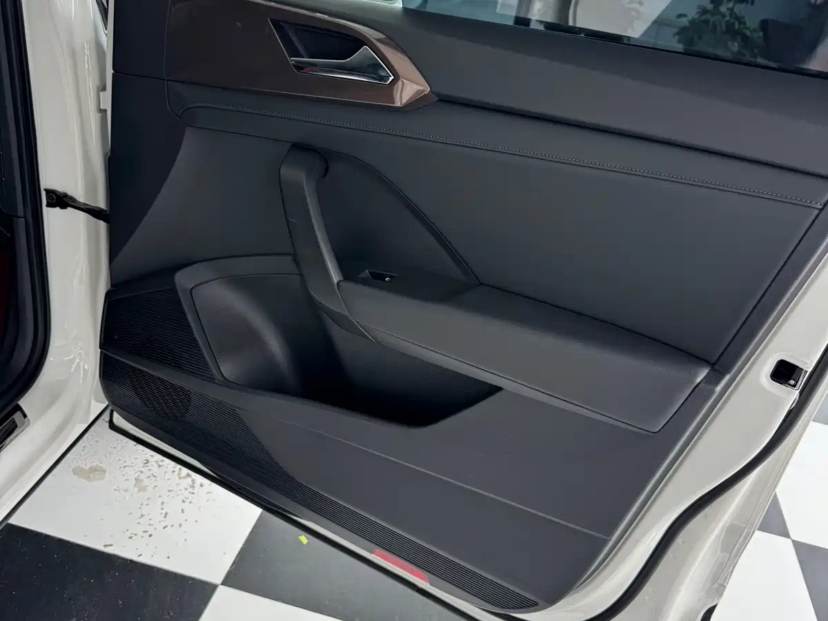 Volkswagen Tharu, миниатюра 17
