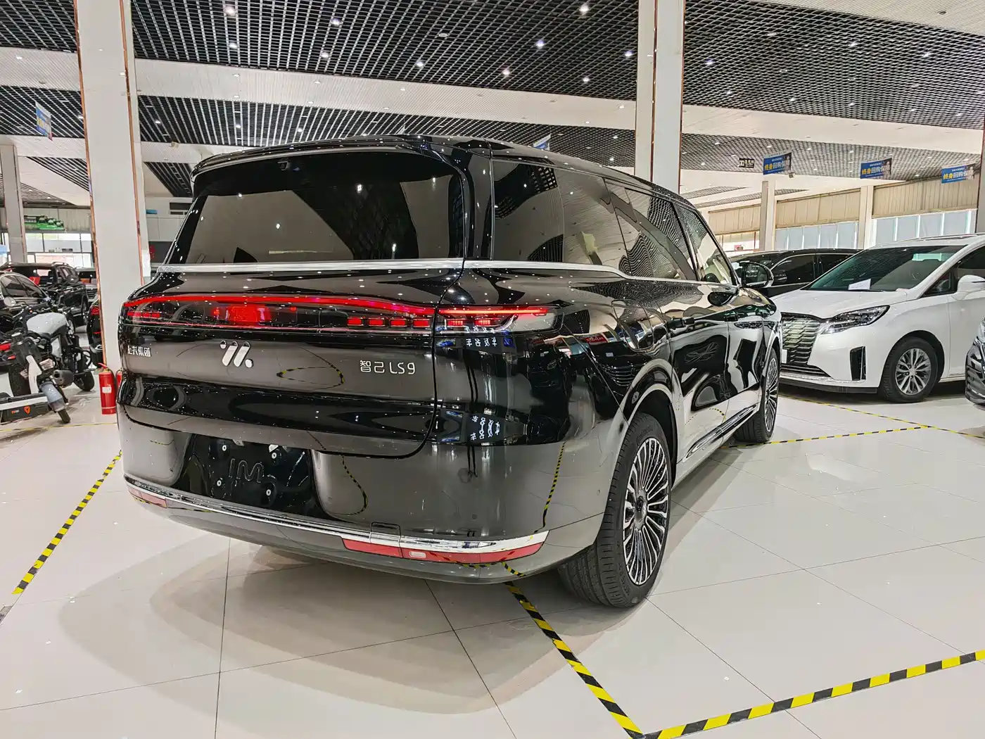 IM Motors IM LS9 2026 Model 52kWh Base Version фото 19