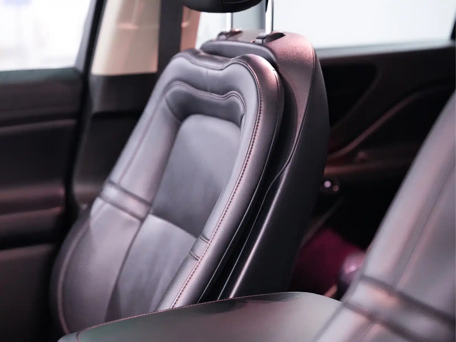 Photo 12 - Lincoln Aviator