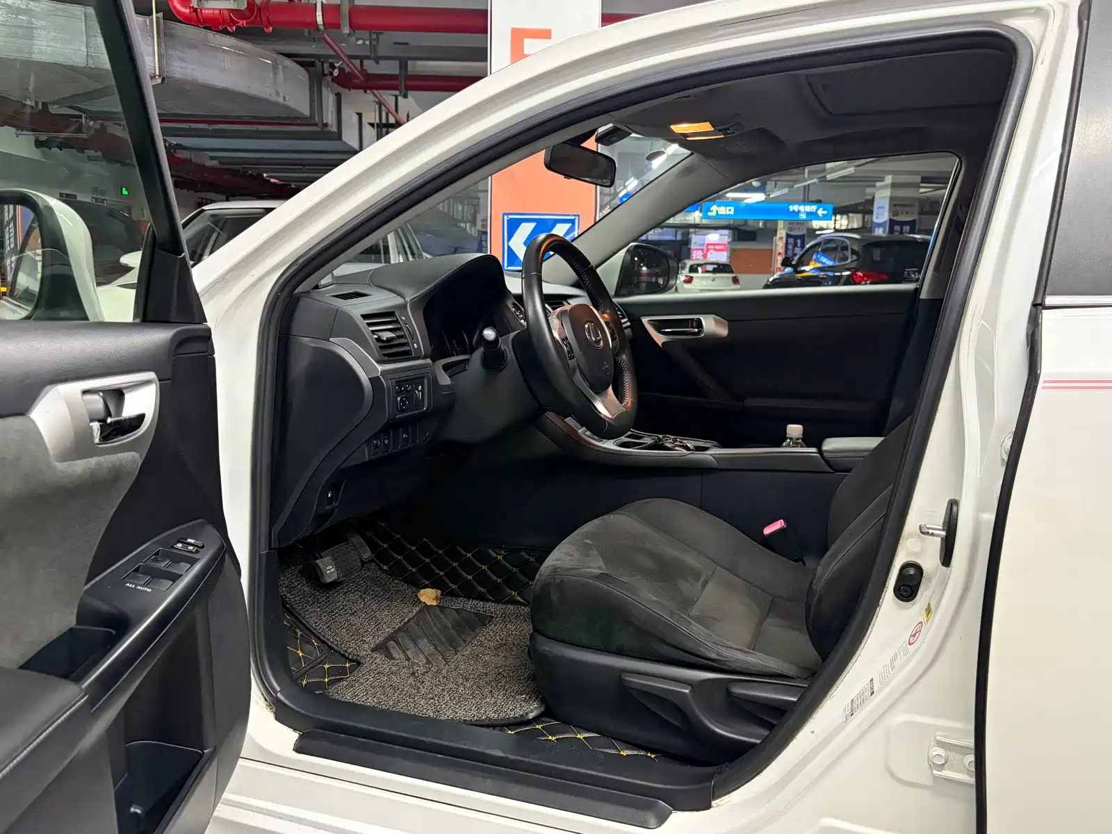 Фото 7 - Lexus CT