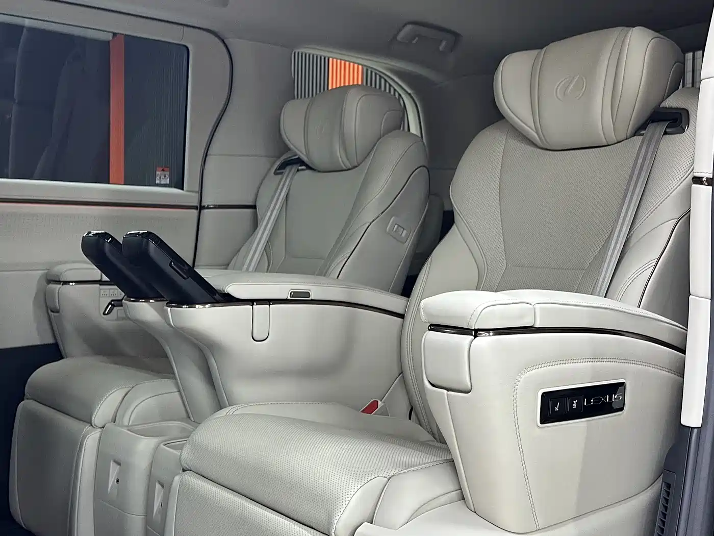 Lexus LM 2025 Model 500h Six-Seater Prestige Edition фото 13