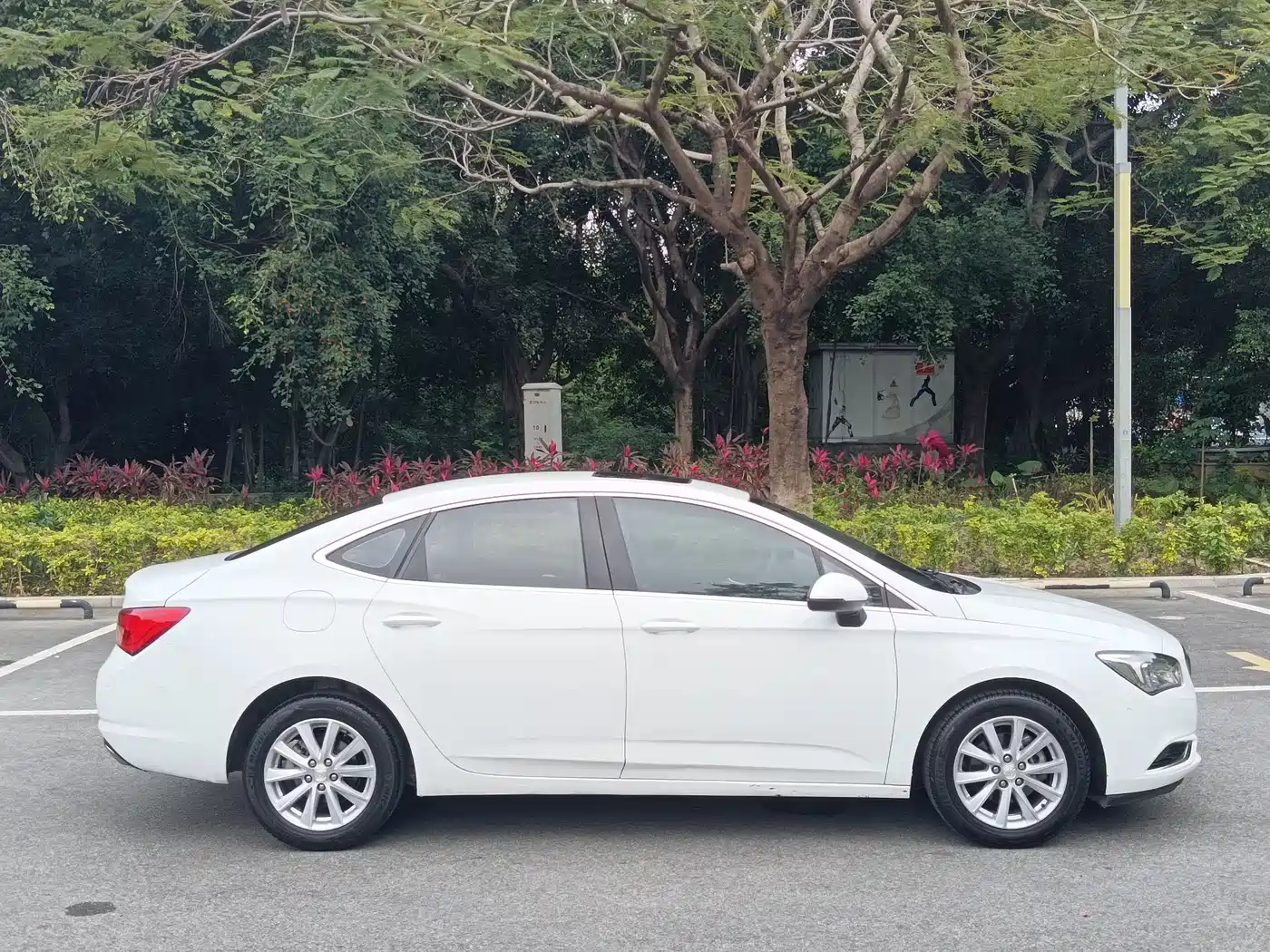 Buick Verano 2015 Sedan 20T Dual-clutch Elite фото 11