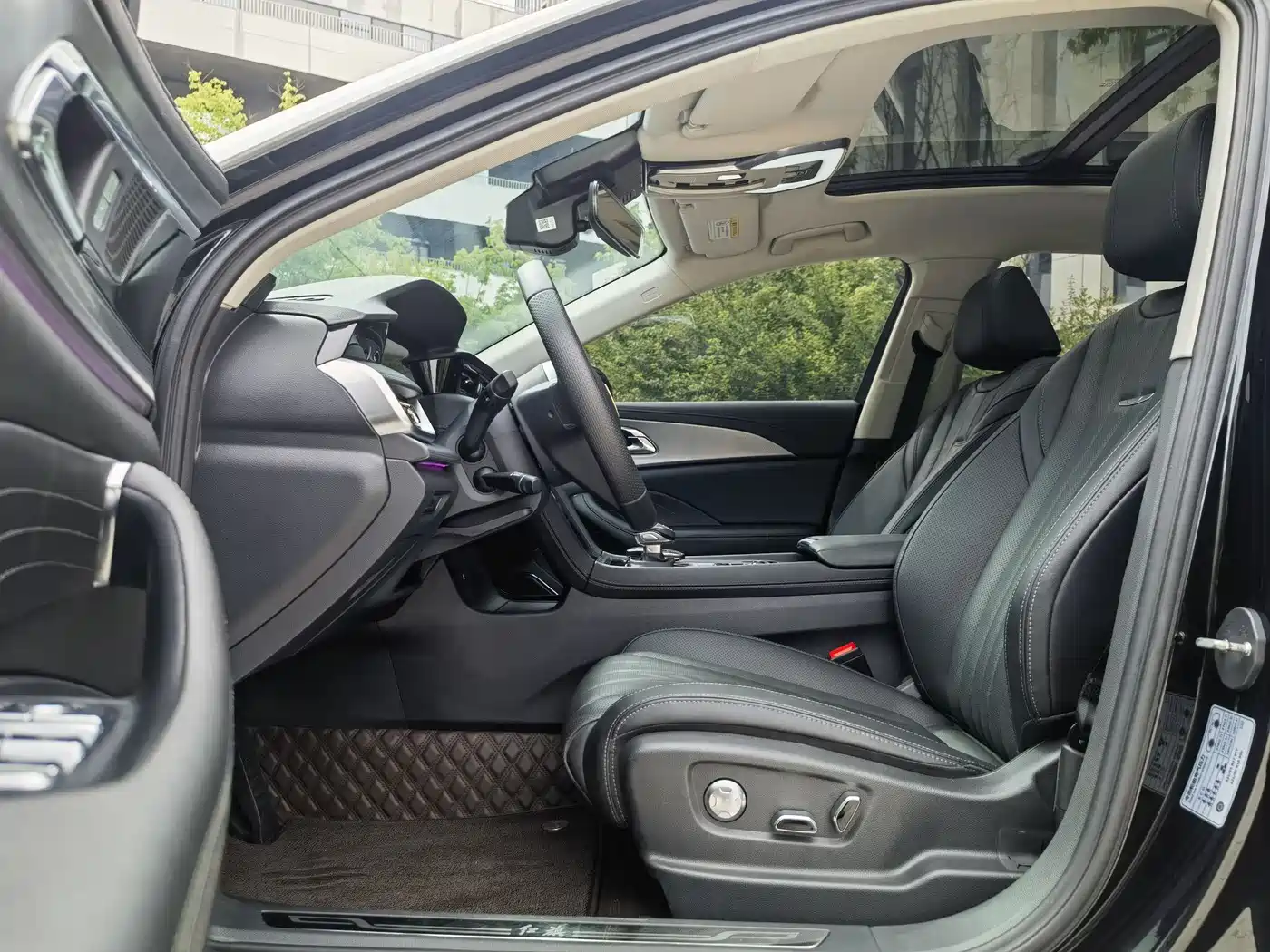 Hongqi H5 2024 2.0T Automatic Smart Connect Flag Smooth Edition фото 9