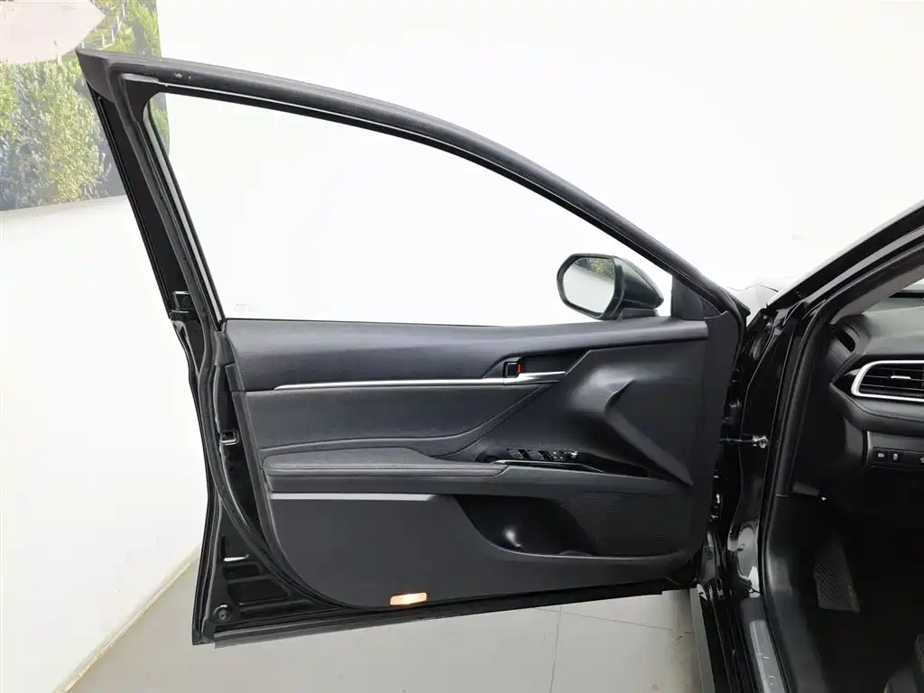 Toyota Camry 2021 2.5G Luxury Edition фото 8