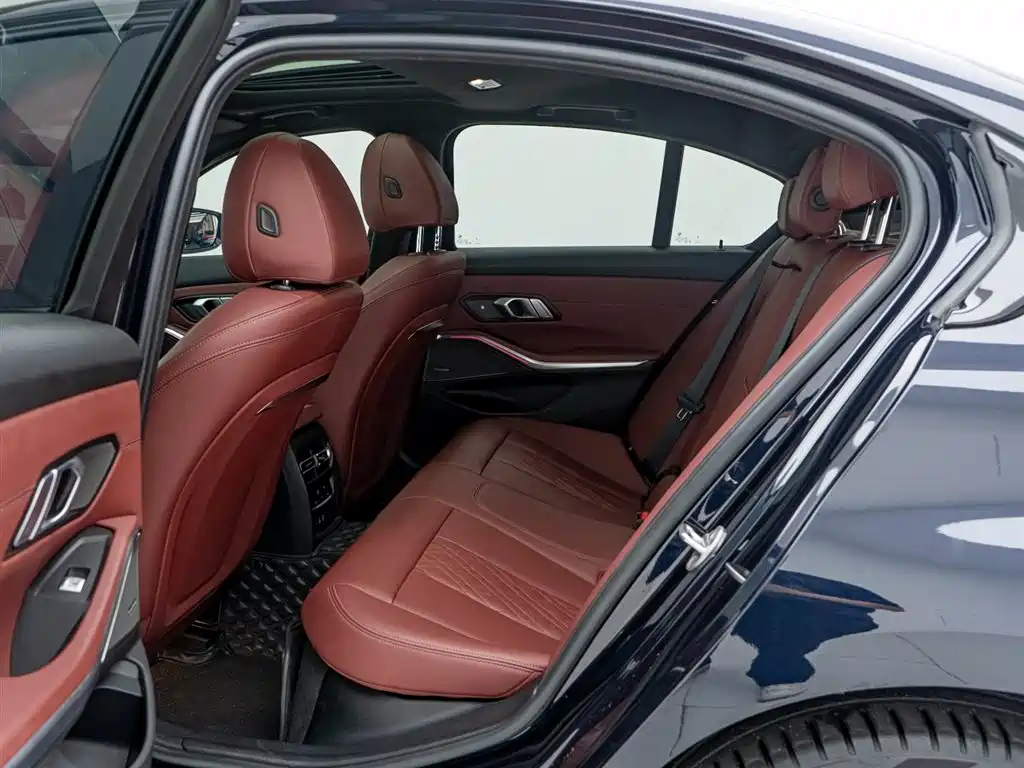 BMW 3 Series 2023 330i M Sport Shadow Edition фото 16