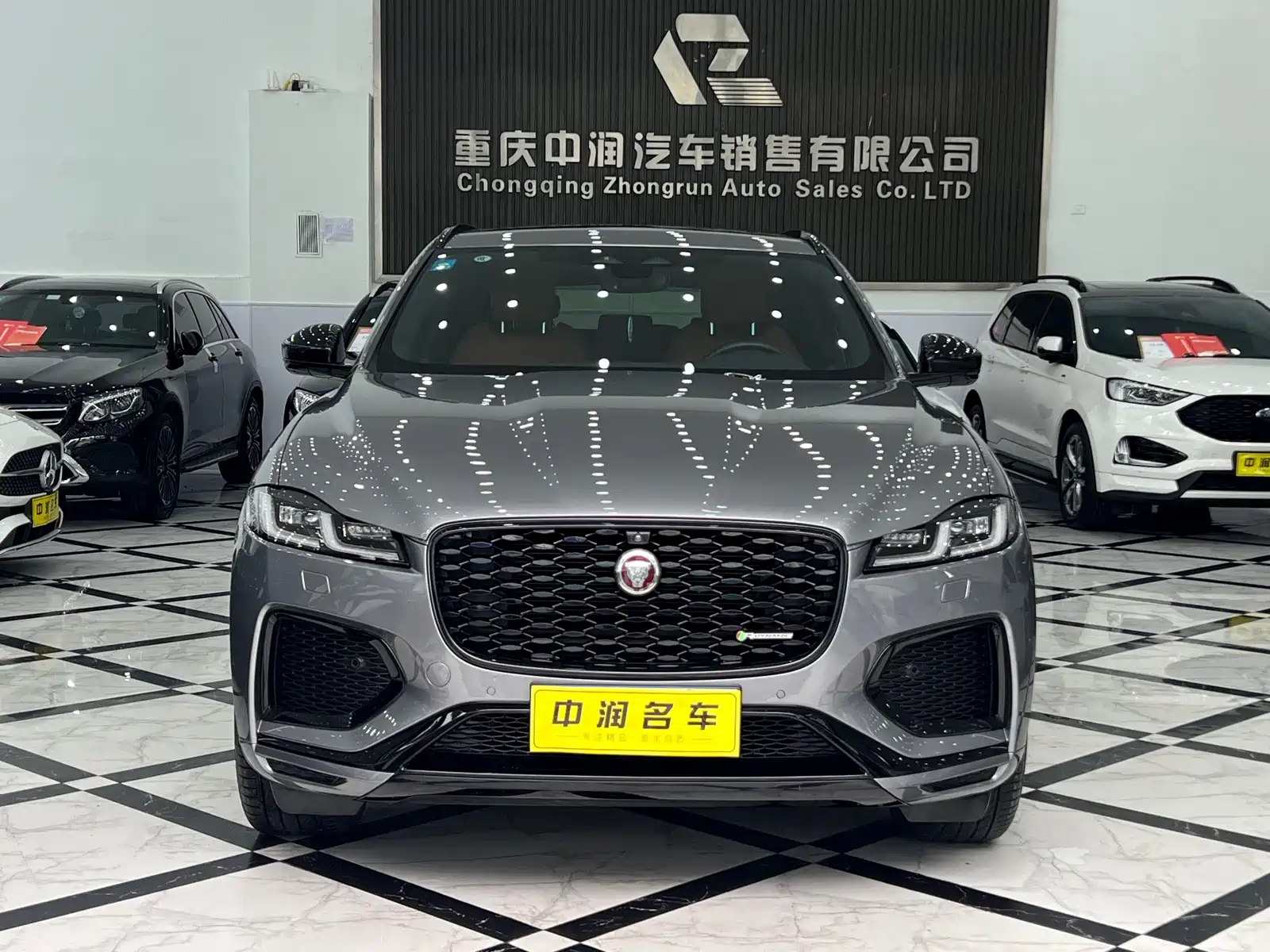 Фото 2 - Jaguar F-PACE
