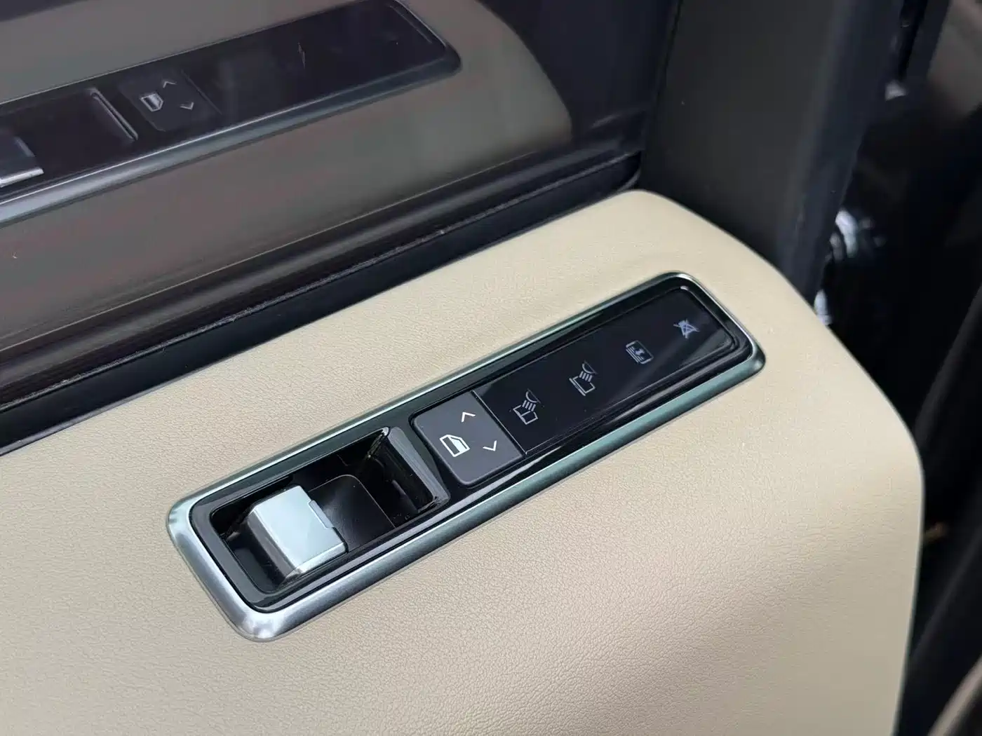 Land Rover Range Rover 2018 3.0 SC V6 Vogue Heritage Edition фото 25