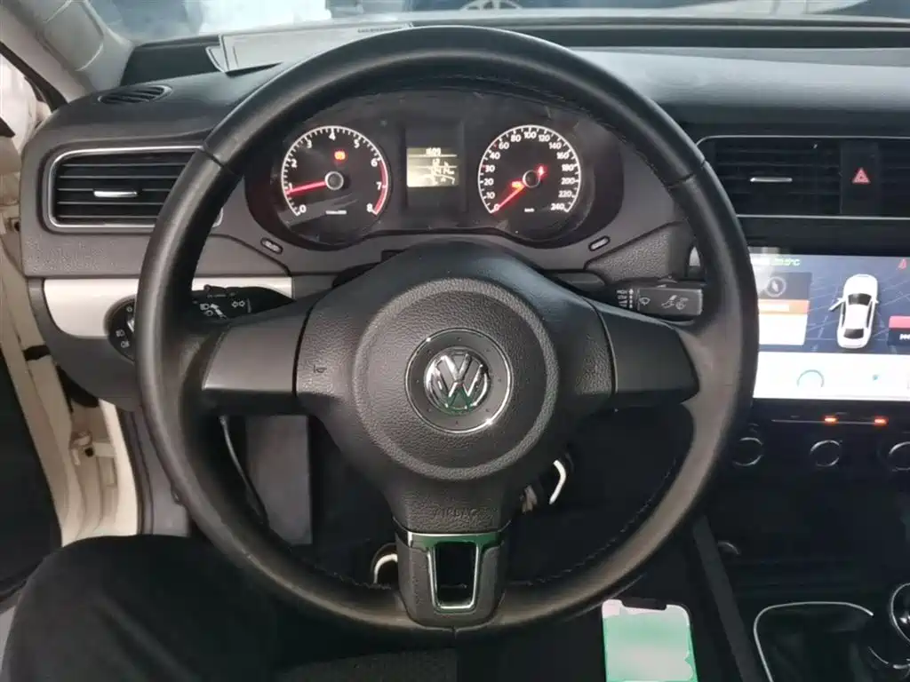 Volkswagen Sagitar 2014 Facelift 1.6L Manual Leading Version фото 11